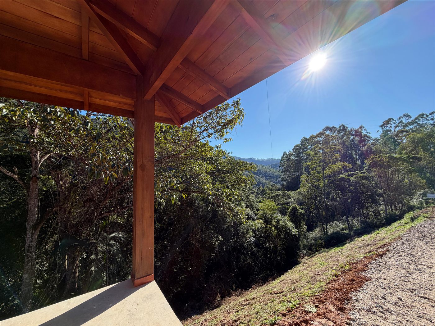 Vista da varanda da chácara para o vale em Major Gercino