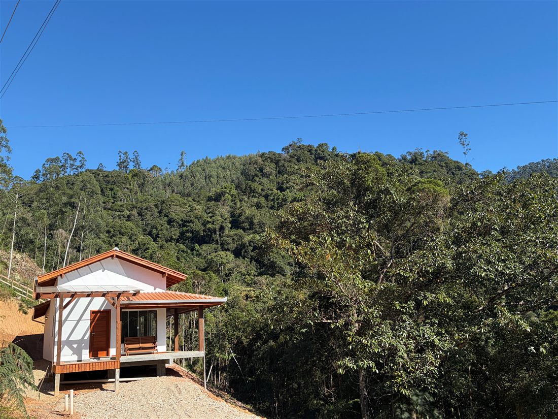 Chácara com casa pronta cercada de natureza